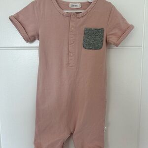 miles baby dusty rose Short Sleeve Romper with Grey Pocket